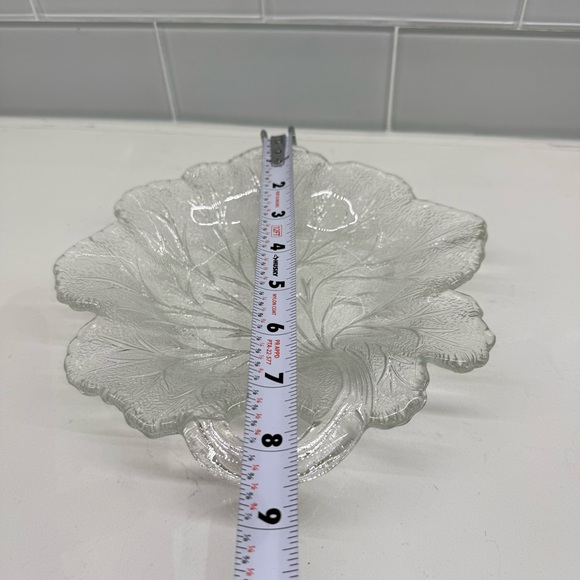 Vintage MCM 1950s Leaf Candy Dish Shallow Clear Pressed Glass with Handle - Picture 8 of 10